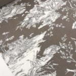 Toile de jouy largeur 280 cm "Histoire d' eau" édition Thevenon Paris - Taupe