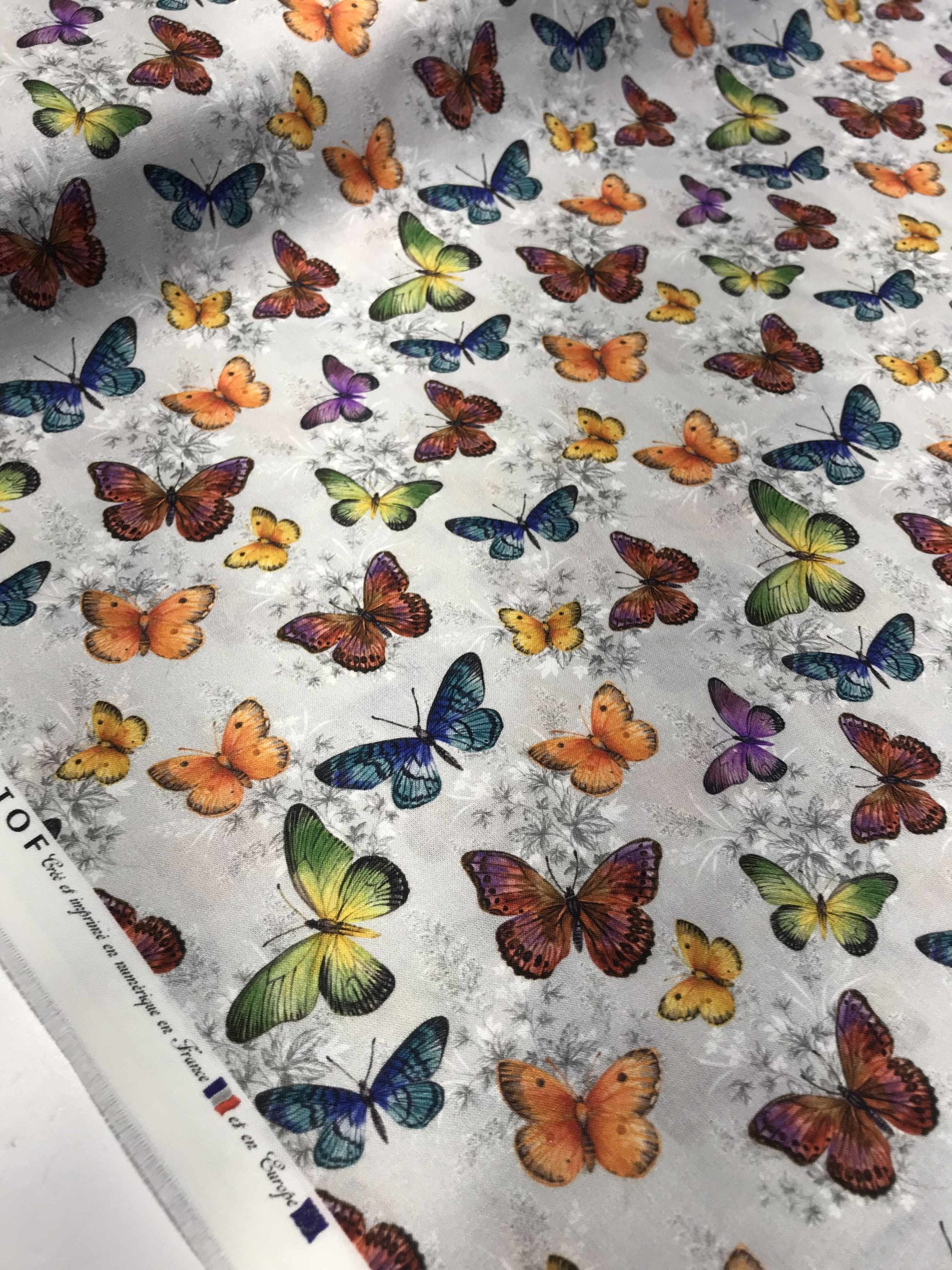 Moderne Géométrique papillon Imprimé sur 100% Coton Toile Tissu gris-Pêche Menthe