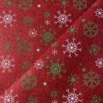 Tissu Feutrine flocons - Vert, blanc, fond rouge
