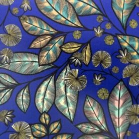 Papier peint Rainbow Tree Grand Fond Bleu Roi édition Thevenon Paris