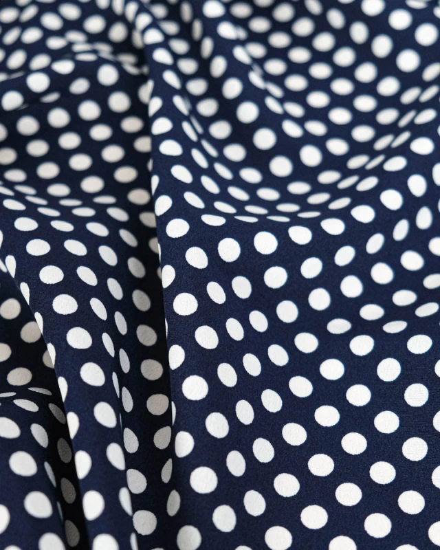 tissu-crepe-a-pois-blanc-et-marine (2)