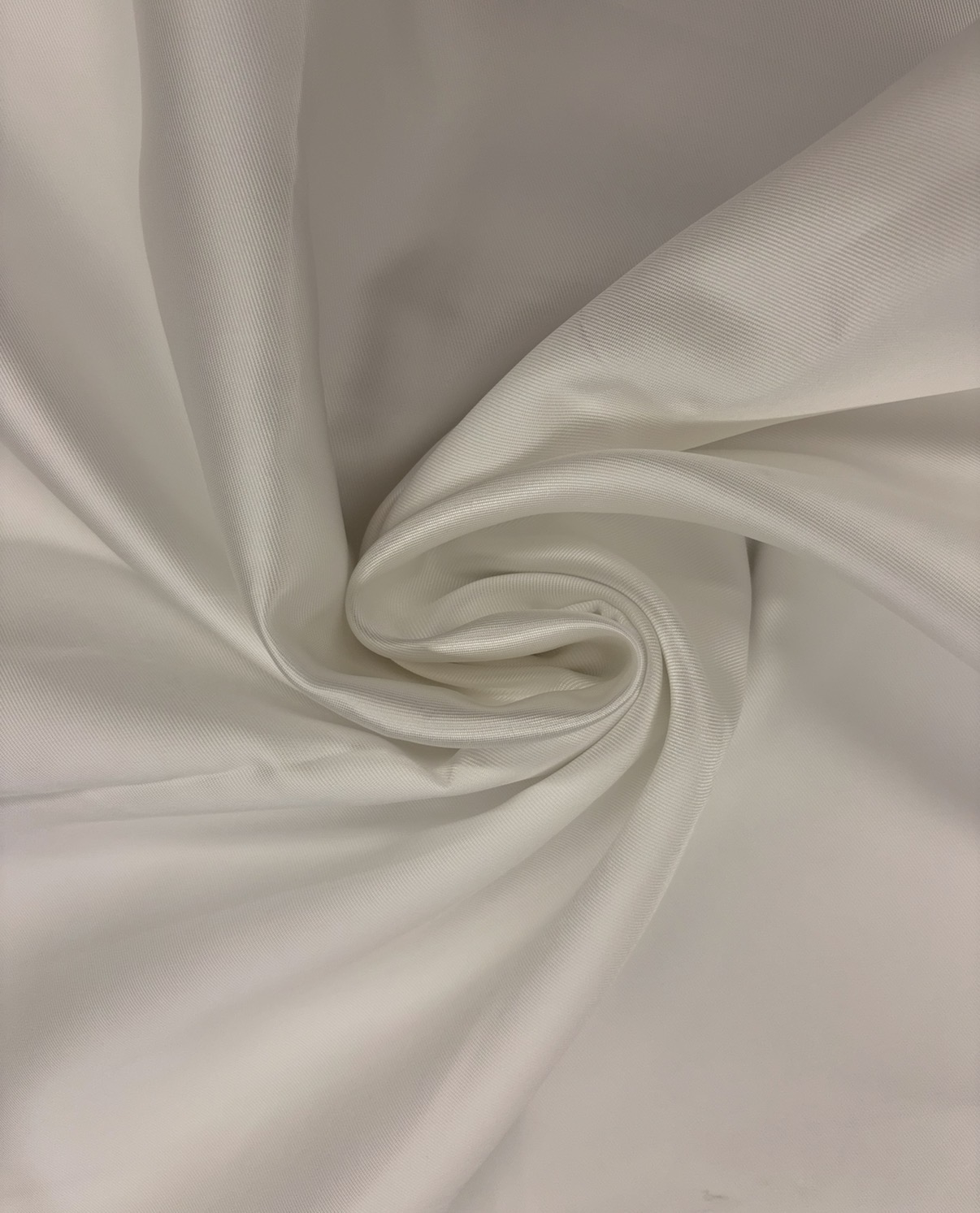 Screenshot Coupon de tissu Satin duchesse Blanc 3,20 m x 1,40 m - N°108 – Image 1