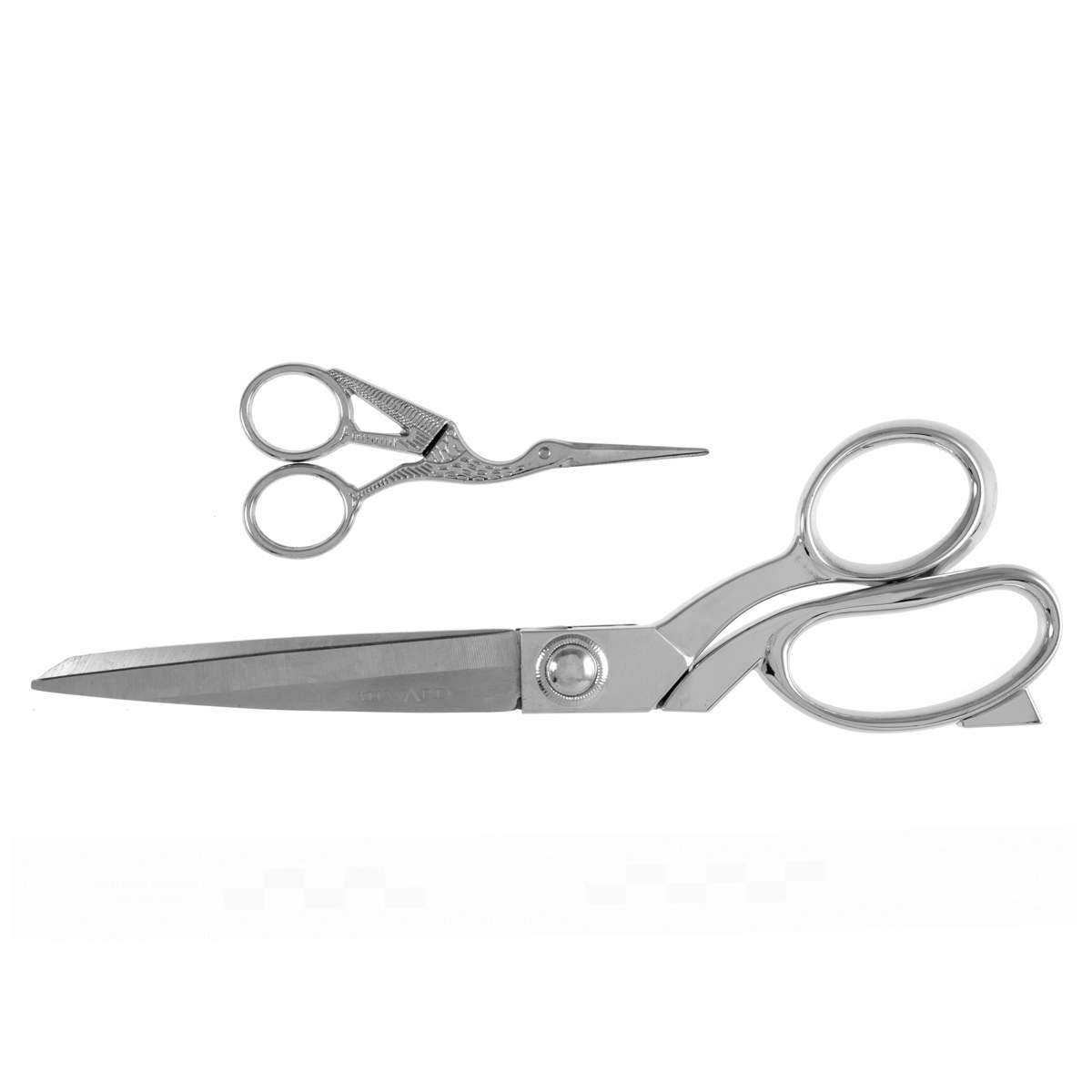 Coffret ciseaux de couture 25 cm et ciseaux à broder 11,5 cm - Argenté Coffret ciseaux de couture 25 cm et ciseaux à broder 11,5 cm - Argenté