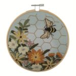 Kit broderie Trimits avec cercle 15 cm - Abeille et fleurs