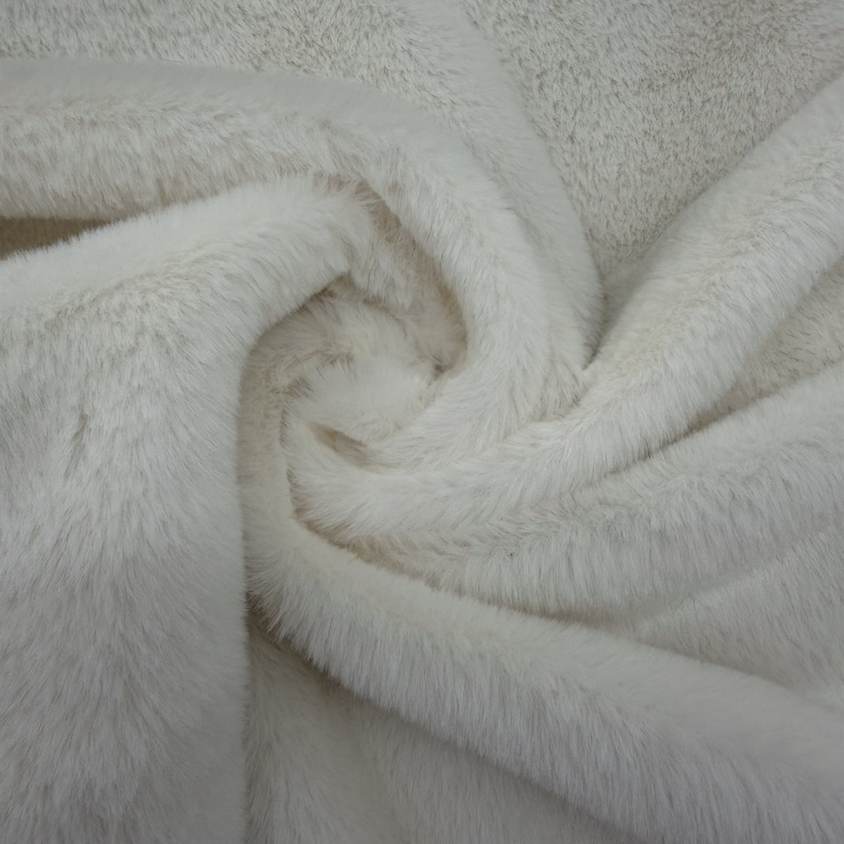Tissu fausse fourrure poil ras - Écru Tissu fausse fourrure à poil ras, coloris écru