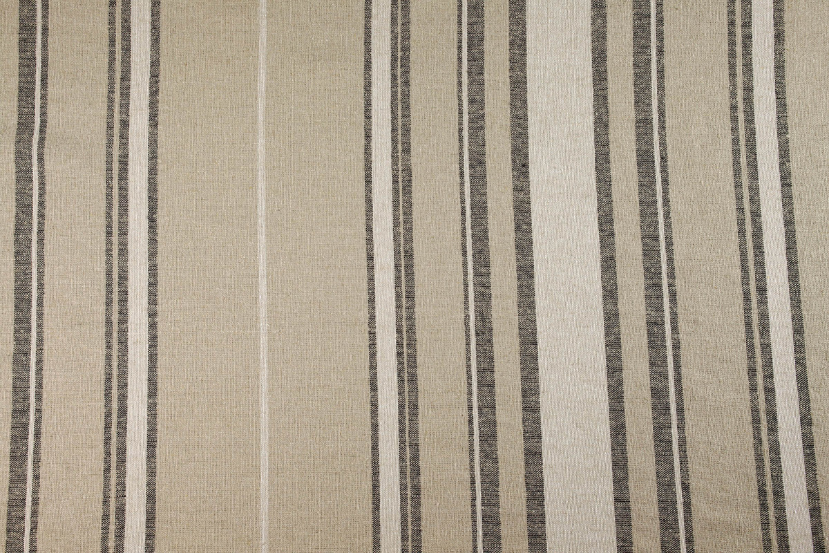 Tissu rayé Tramontane - Écru à rayures blanc craie et noires Tissu rayé Tramontane - Écru à rayures blanc craie et noires