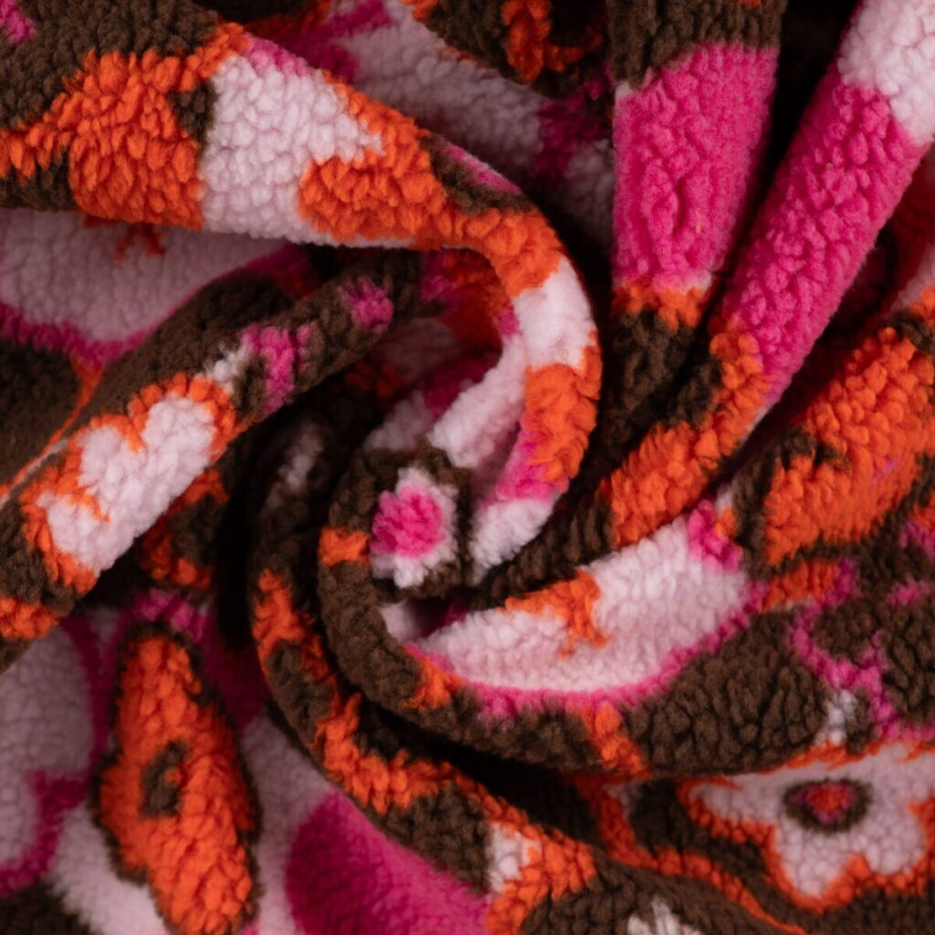 Tissu teddy jacquard fleurs rétro drapé