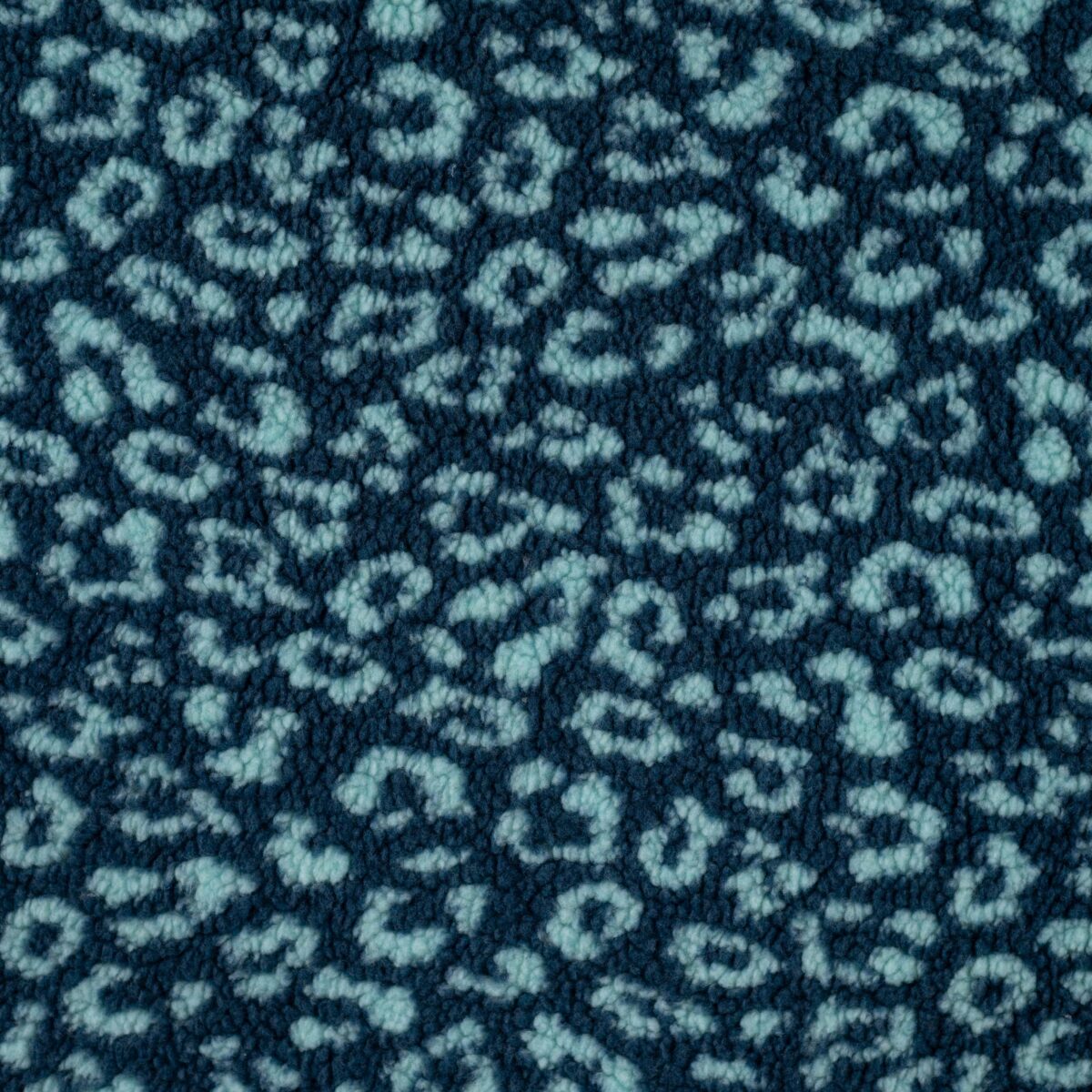 Tissu teddy jacquard léopard – Bleu pétrole (1) Tissu teddy jacquard léopard – Bleu pétrole