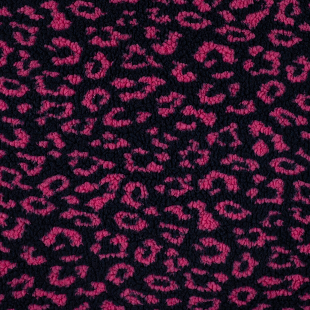 Tissu teddy jacquard léopard – Fuchsia et marine (1) Tissu teddy jacquard léopard – Fuchsia et marine